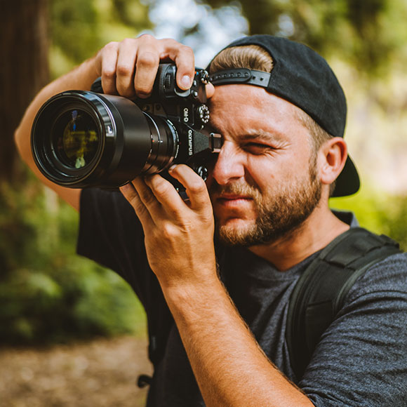 E-M1X in Hand